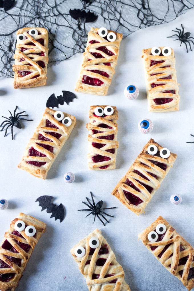 Easy Halloween Treats for School Make these quick and easy raspberry hand pies for halloween. They're a great way to get kids cooking. Make the filling with fresh or frozen raspberries, or just use raspberry jam for a 3-ingredient halloween treat!